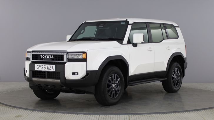 Таких «Крузаков» в России не было: представлен новый грузовой Toyota Land Cruiser