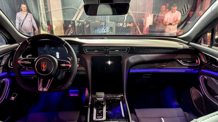 Интерьер Hongqi H6