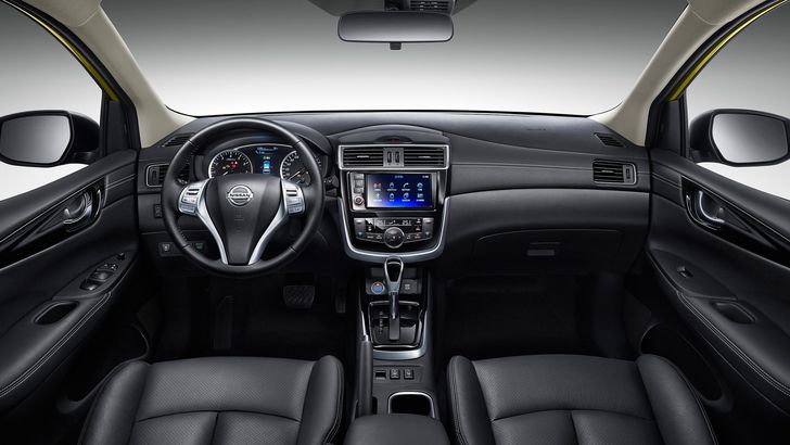 Интерьер Nissan Tiida
