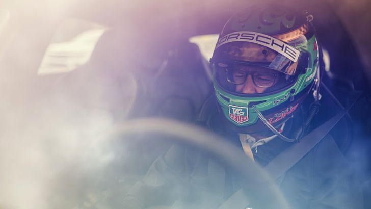 Патрик Лонг за рулем Porsche Taycan Turbo GT