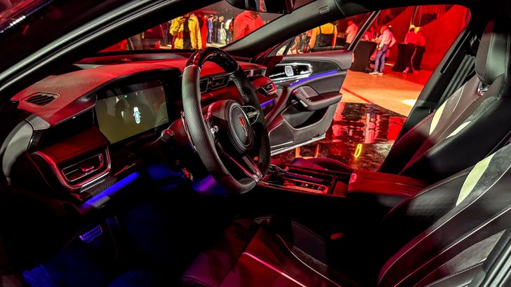 Интерьер Hongqi H6