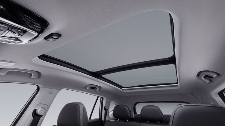 В России продали первый семиместный «Москвич». Сколько он стоит