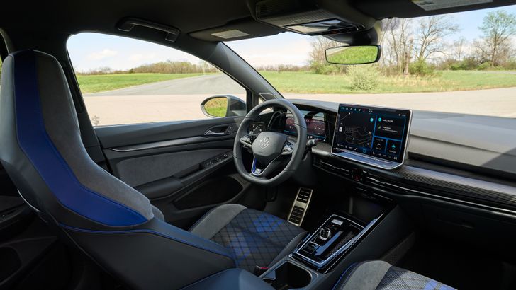 Интерьер Volkswagen Golf R