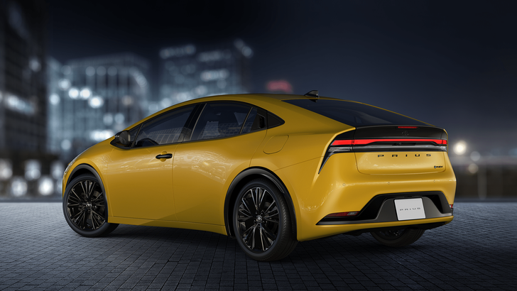 Toyota Prius PHEV Night Shade