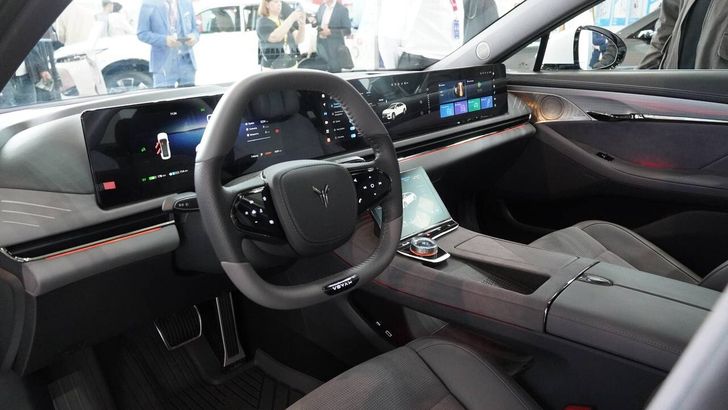 Интерьер Voyah Passion EVR