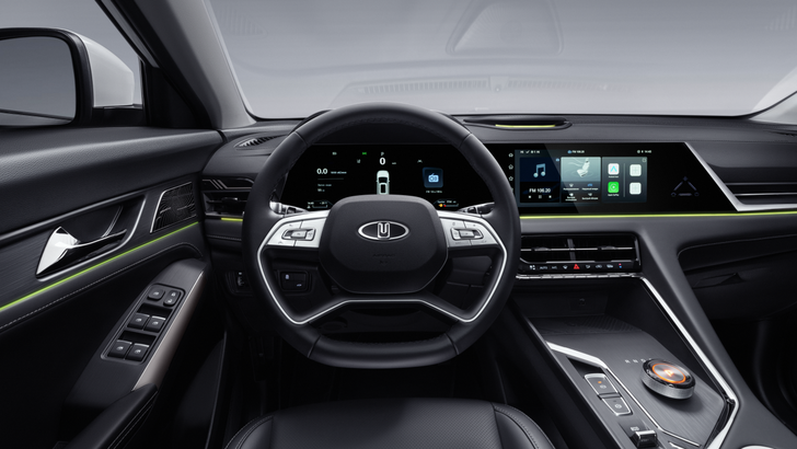 В России продали первый семиместный «Москвич». Сколько он стоит