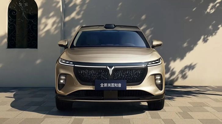 Рассекречен интерьер нового электрического кроссовера Voyah. Его автомобили производятся в России