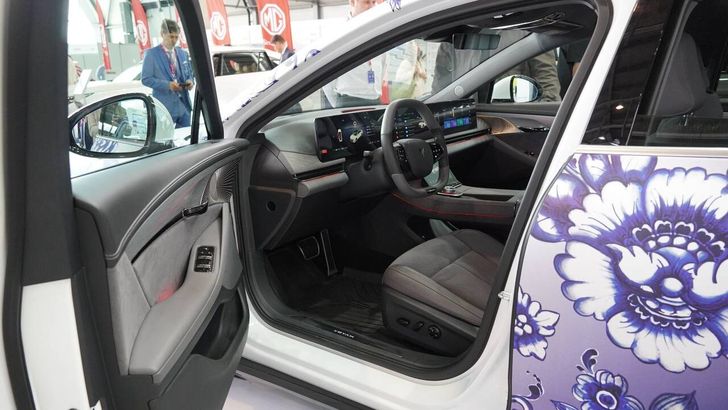 Интерьер Voyah Passion EVR