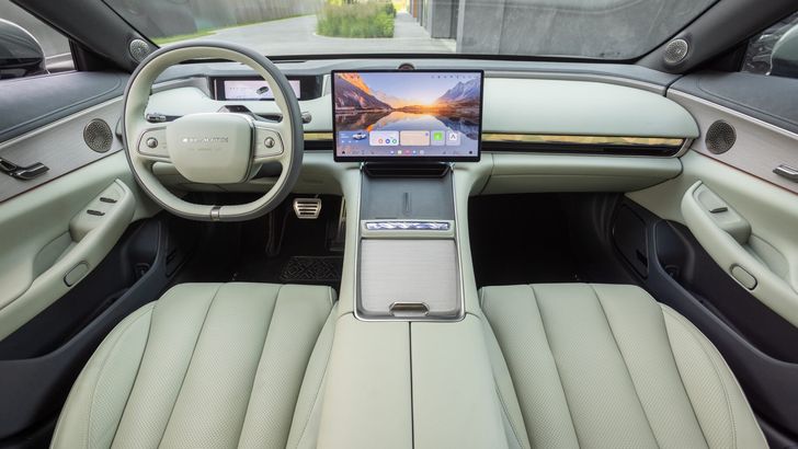 Интерьер Exlantix ES