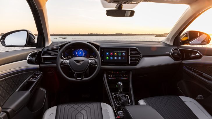 Интерьер кроссовера Jetta