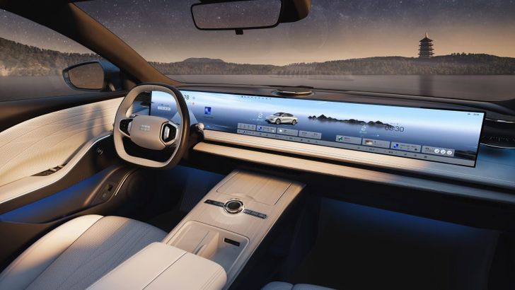 Интерьер Geely Galaxy E8