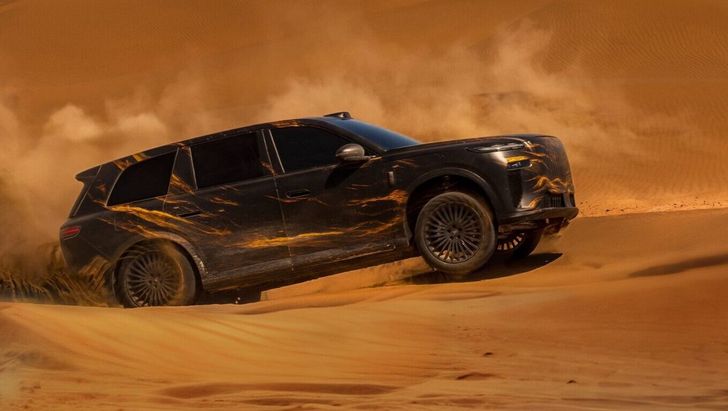 Voyah бросает вызов Tesla: компания показала новый кроссовер, который едет как суперкар