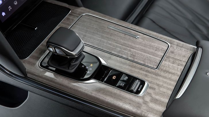 Интерьер Hongqi HS7