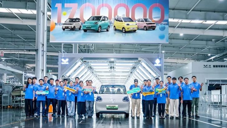 1,7-миллионный экземпляр Wuling Hongguang Mini EV
