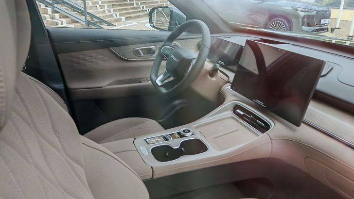 Интерьер Tenet T8