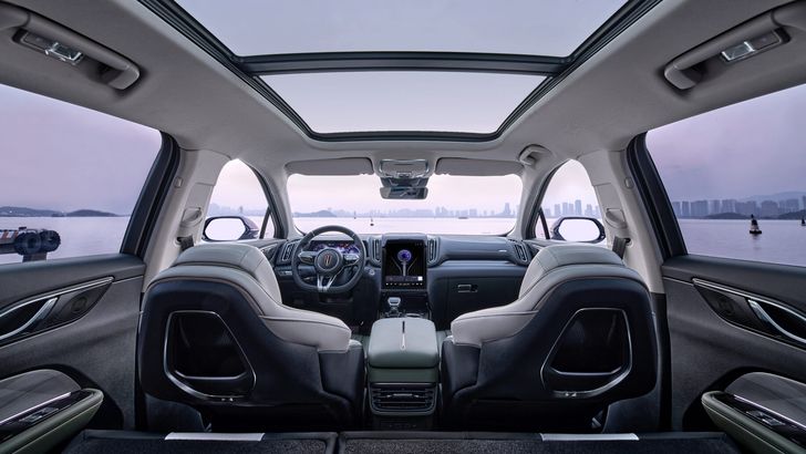 Интерьер Hongqi HS3