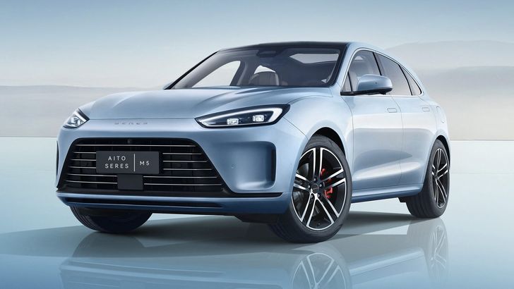 В России ощутимо подешевел гибридный кроссовер, который поставляет экс-дистрибьютор «Мерседес»