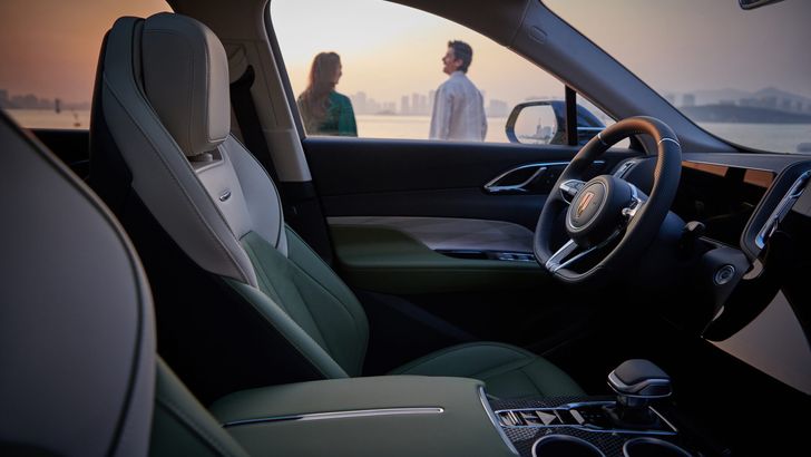 Интерьер Hongqi HS3