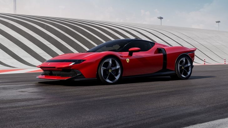 Ferrari представила новый суперкар, в котором более 1000 лошадиных сил