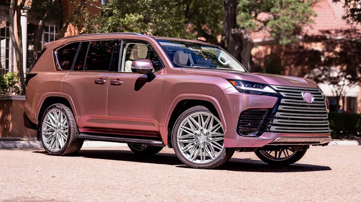 Лампа для маникюра, холодильник для косметики и розовый салон: представлен новый Lexus Glam LX