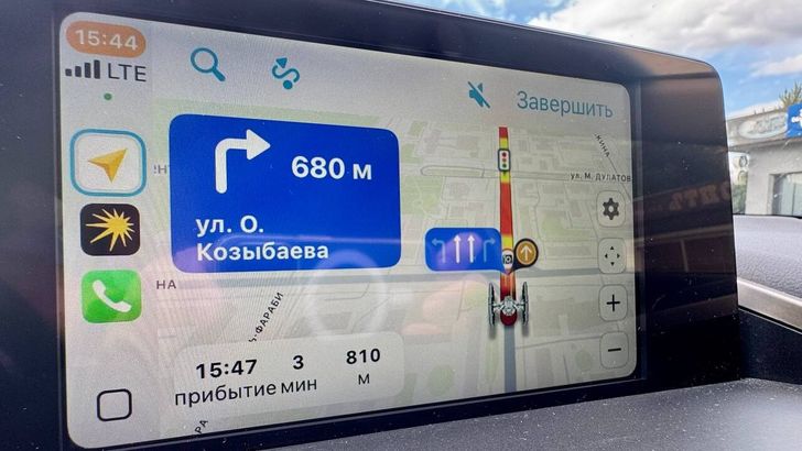 «Яндекс Навигатор» с онлайн-светофорами