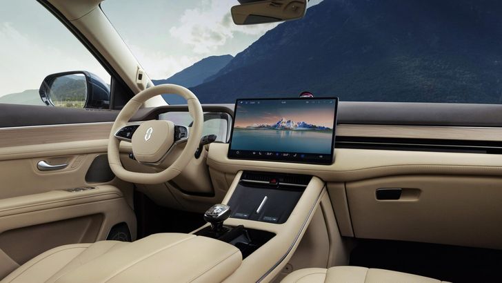 Интерьер Seres M7