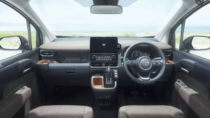 Интерьер Toyota Sienta