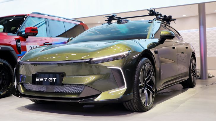 Динамика на уровне спорткаров и больше 543 л. с. под капотом: Exeed представил первый универсал Exlantix