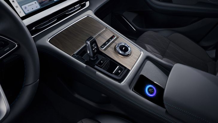 Интерьер Geely Monjaro Flagship SE