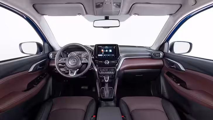 Интерьер Toyota Urban Cruiser Hyryder