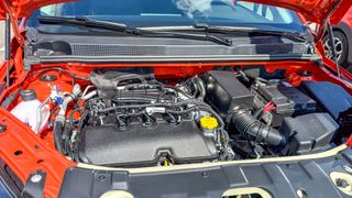 Моторный отсек LADA Iskra SW Cross