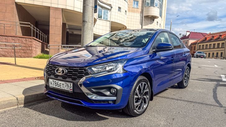 «Искра» зажигает пламя: россияне активно раскупают новую дешевую «Ладу», у которой почти нет конкурентов