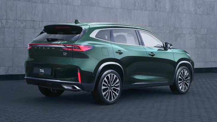 Популярный кроссовер Exeed получил две новые версии в России. Сколько они стоят