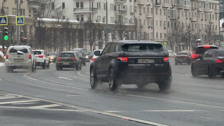 Россияне «пересели» на старые машины: теперь 72% автопарка старше 10 лет