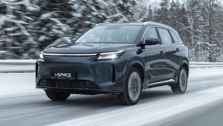 В России начались продажи полноприводного семейного кроссовера российской сборки