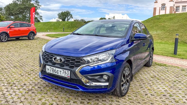 «Искра» зажглась: россияне активно раскупают новую дешевую «Ладу»