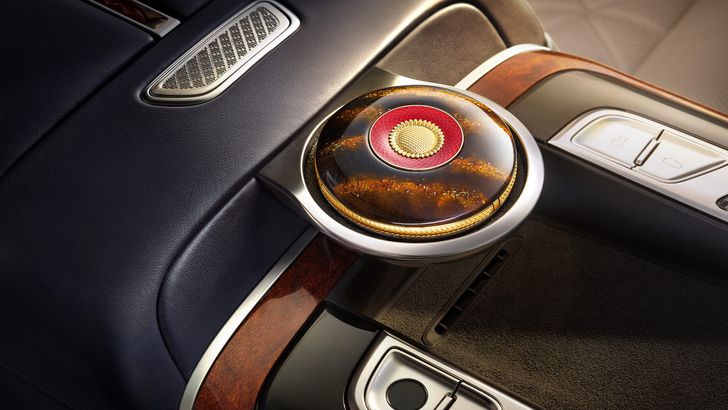 Интерьер Hongqi Golden Sunflower Guoya