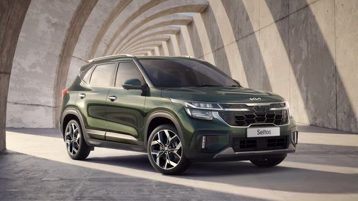 Он стоит дешевле Geely и Tenet: в Россию привезли недорогой и надежный корейский кроссовер