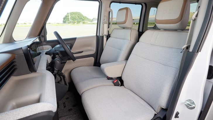 Интерьер Nissan Roox