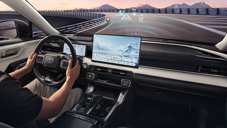 Интерьер Toyota Wildlander Интерьер Toyota Wildlander