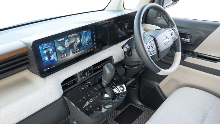 Интерьер Nissan Roox