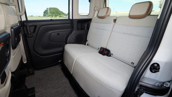 Интерьер Nissan Roox
