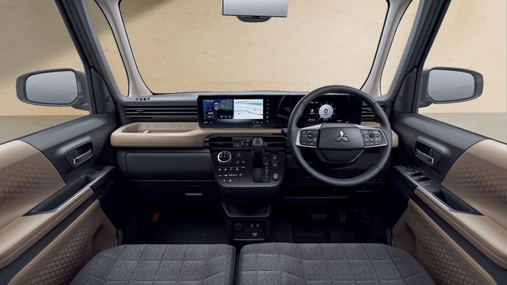 Интерьер Mitsubishi Delica Mini