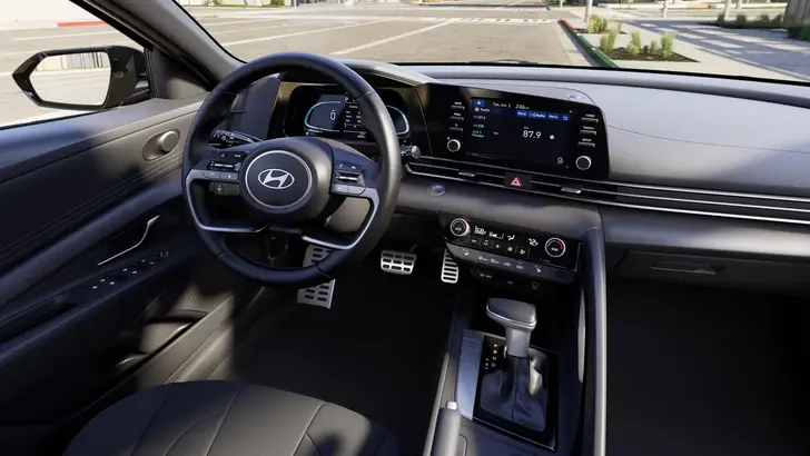 Интерьер Hyundai Elantra