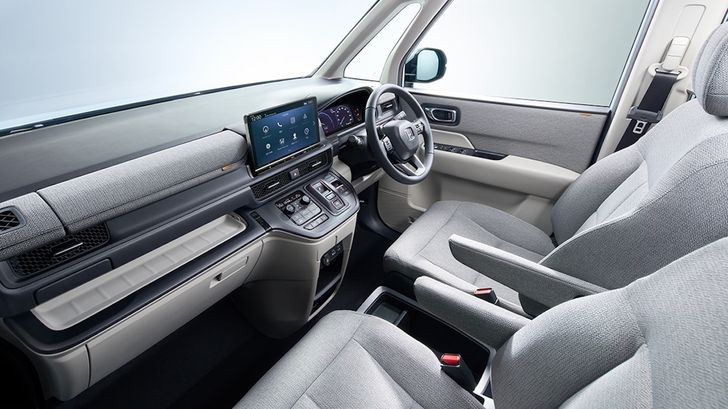 Интерьер Honda Stepwgn Air