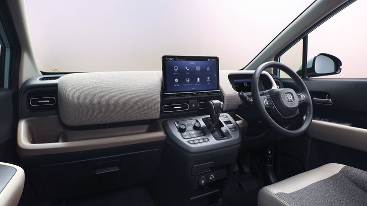 Интерьер Honda Freed Air