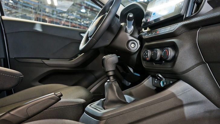 Интерьер LADA Iskra с 6-МКП