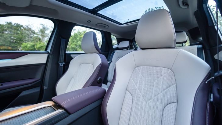 Интерьер Nissan Tekton