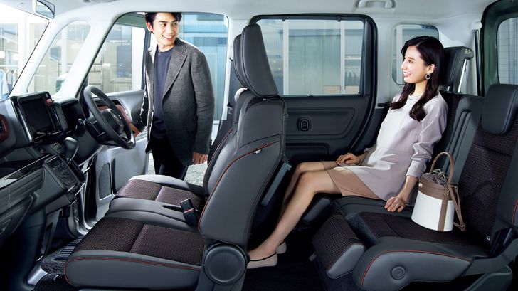 Интерьер Suzuki Spacia