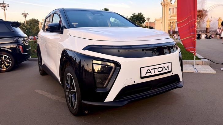 «Атом» вышел на тесты в такси: как новый российский автомобиль показал себя в деле